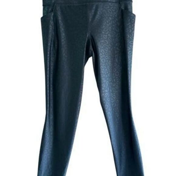 Athleta Salutation Stash Embossed 7/8 Tights – Size M - Picture 3 of 6